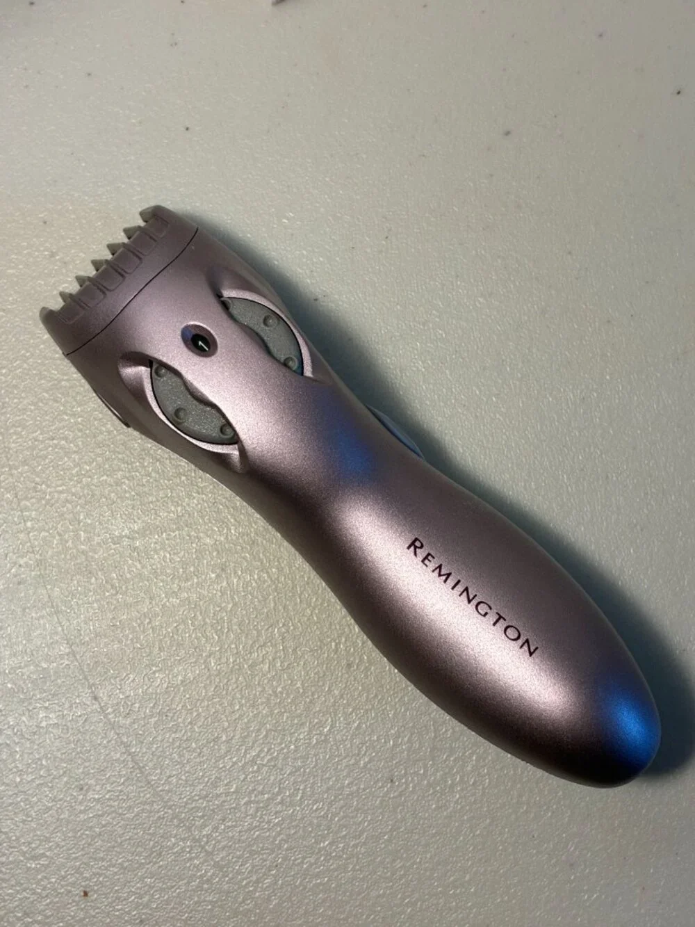 Remington BKT-1000 Trim & Shape Bikini Trimmer Brush Zip Pouch Batteries-Works